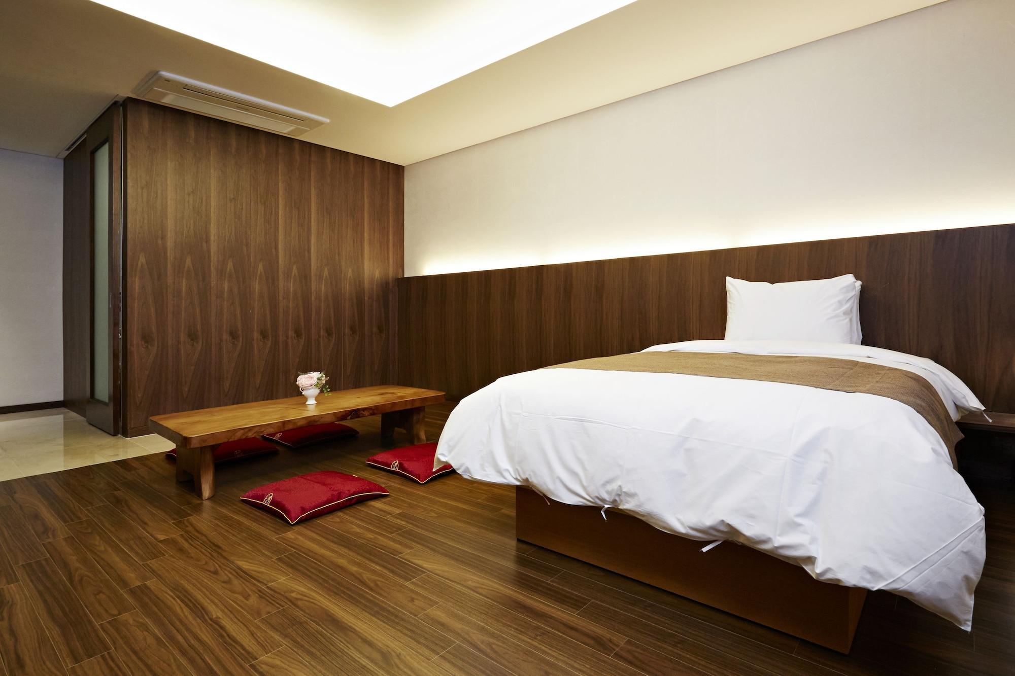 Roni Tourist Hotel Jeonju Dış mekan fotoğraf