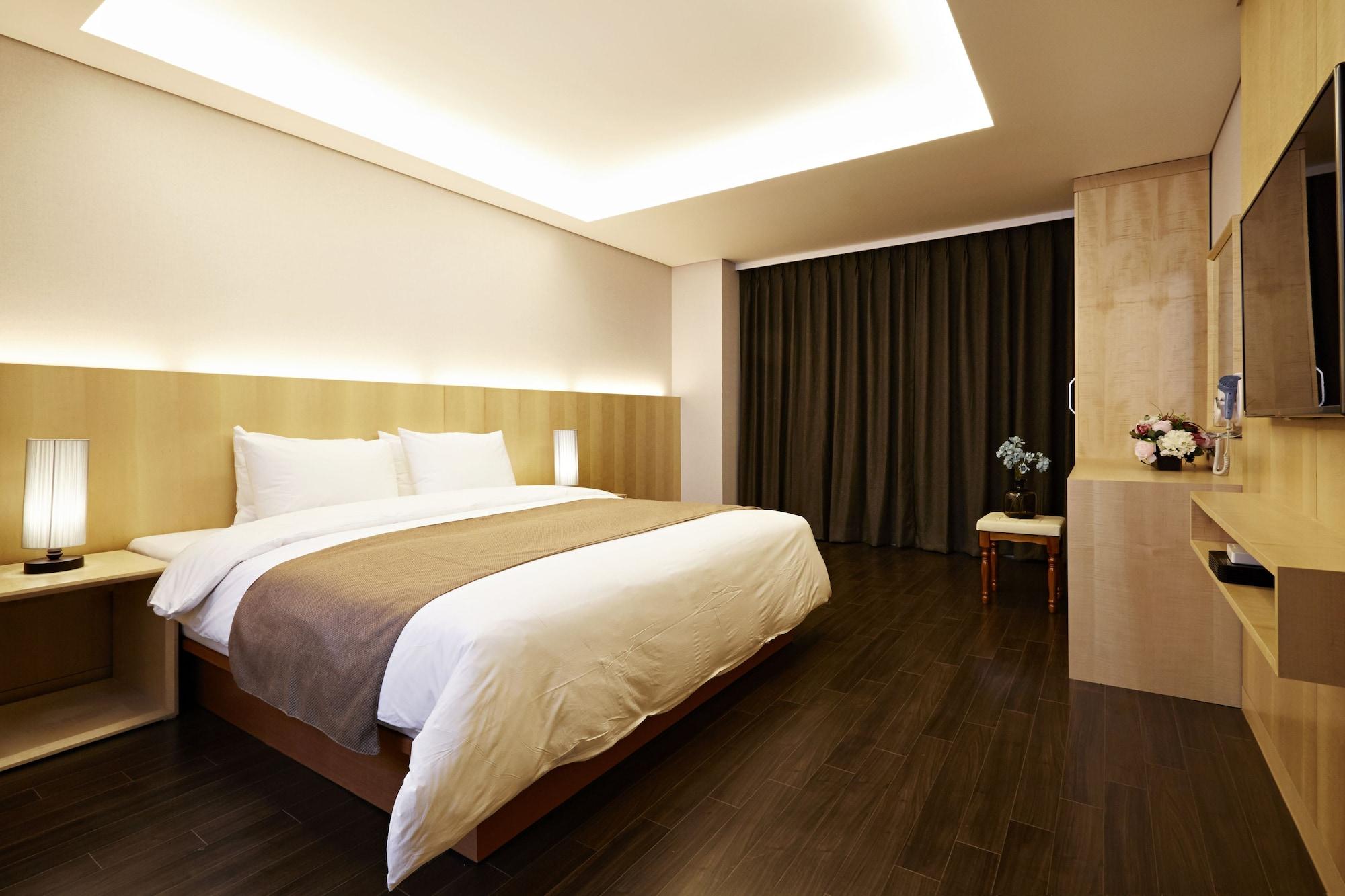 Roni Tourist Hotel Jeonju Dış mekan fotoğraf