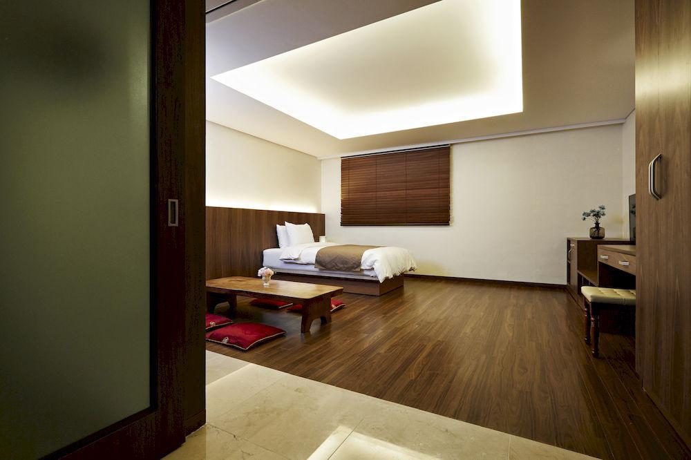 Roni Tourist Hotel Jeonju Dış mekan fotoğraf