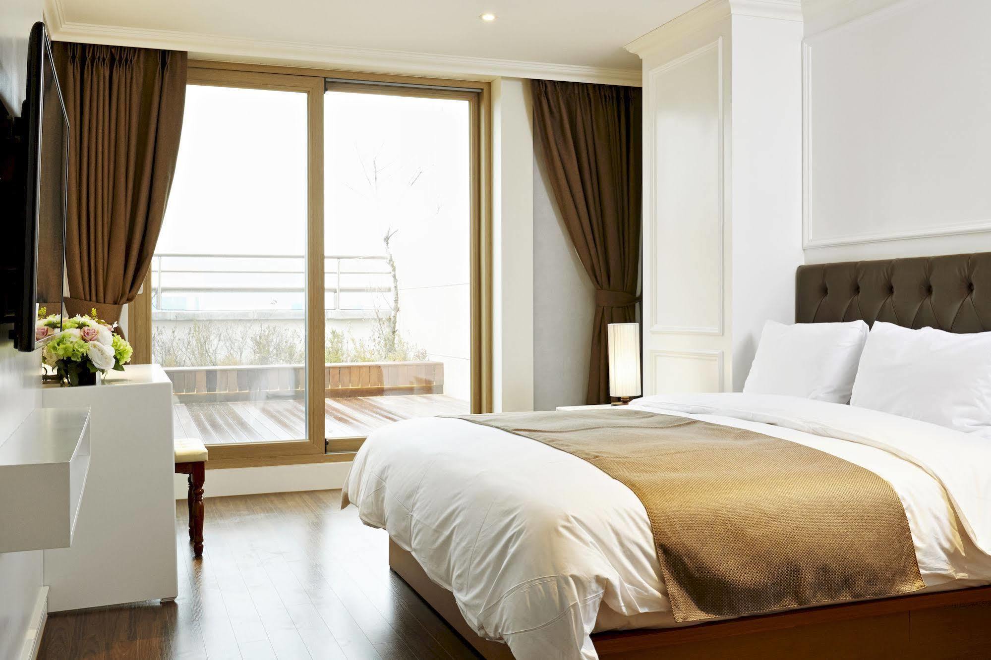 Roni Tourist Hotel Jeonju Dış mekan fotoğraf